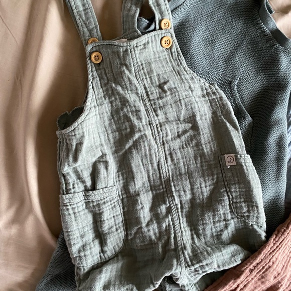 Bundle of Four Organic Onesies 24 months - Picture 2 of 8